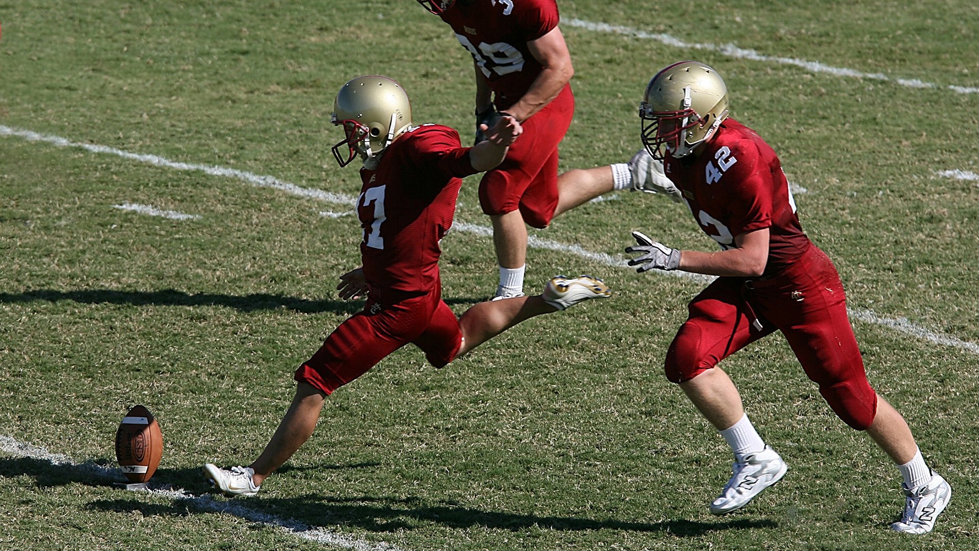 kaiyun体育app-“亚戈·卡尔曼的高效进攻与防守技巧，推动美洲狮队向冠军迈进”